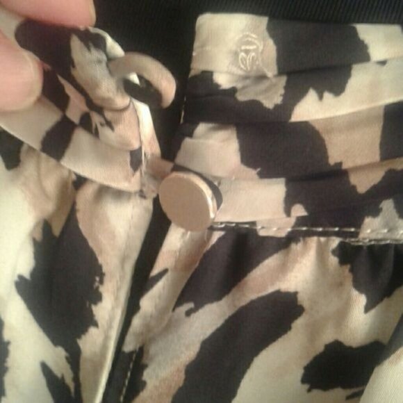 WHBM XS Blouse Leopard Print Sleeveless Ruffled Neckline Smocked Tiered Waist - Picture 6 of 8